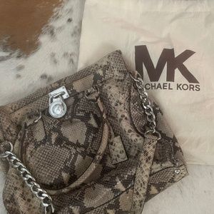 Large Michael Kors Bucket bag